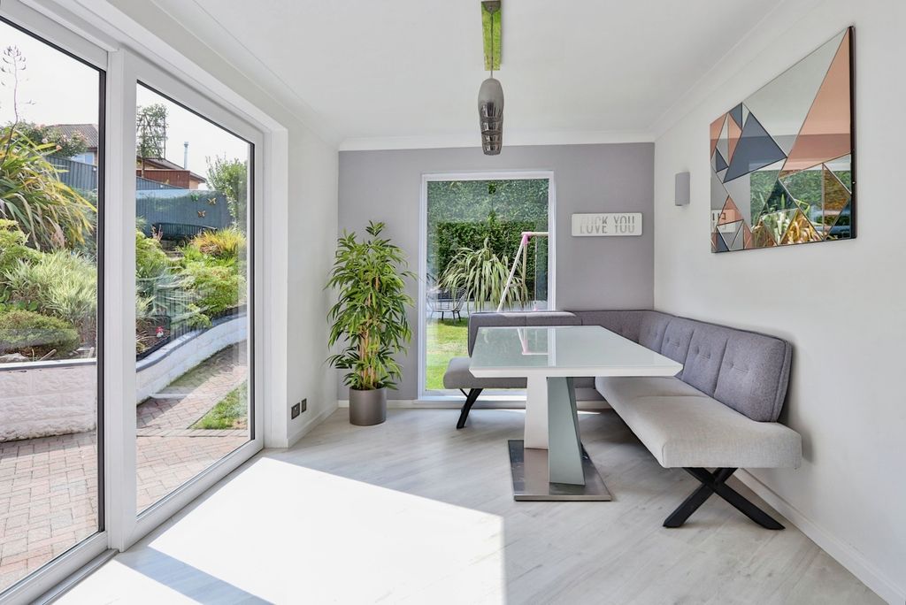 Property photo 3 of 17 Photo