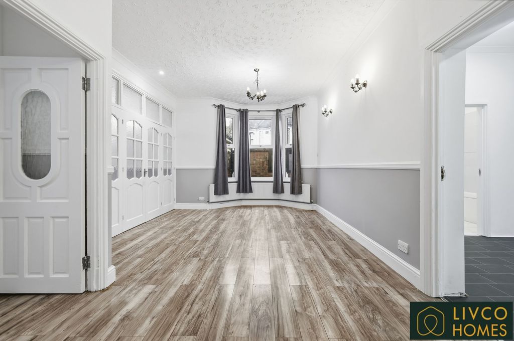 Property photo 3 of 28