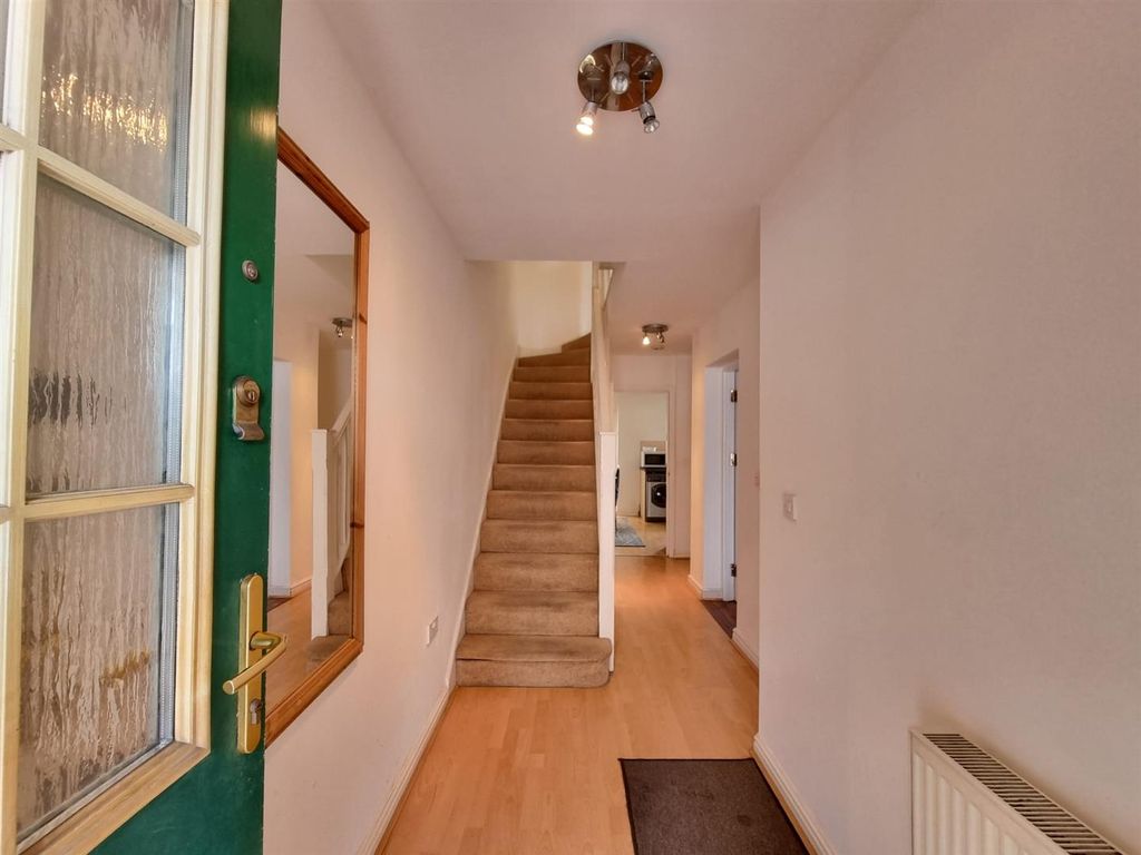 Property photo 2 of 23