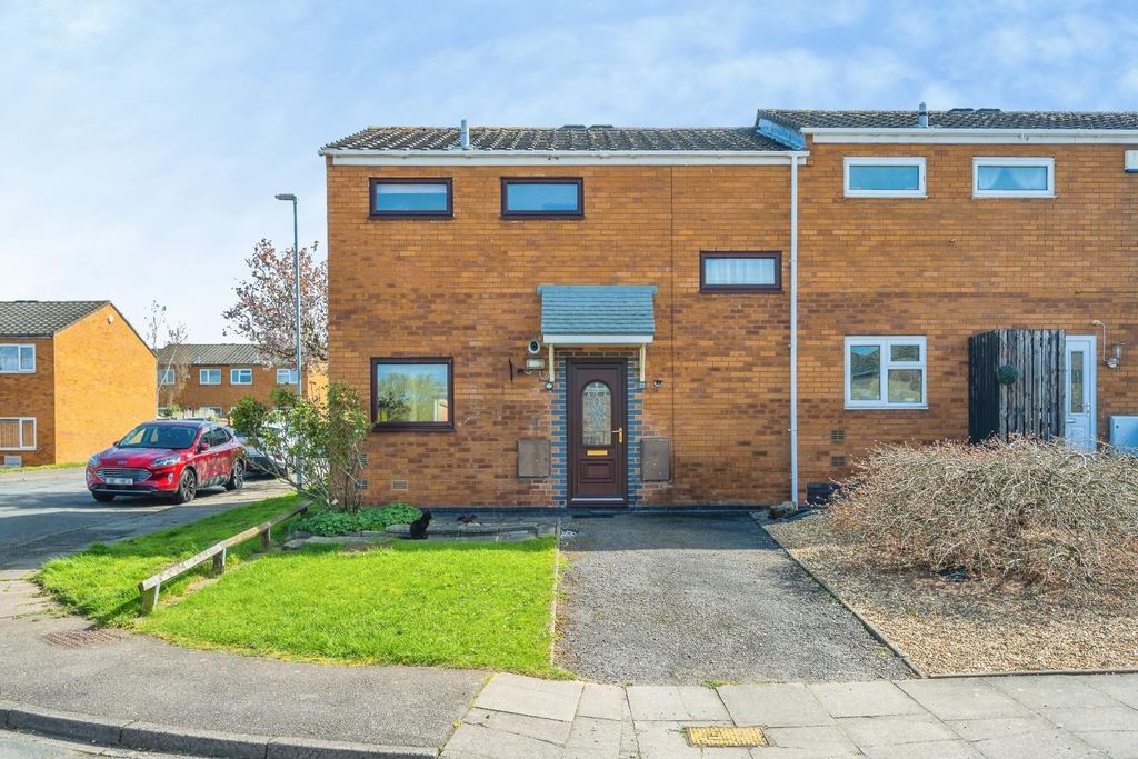 Property photo 1 of 17 32Broadsmeath-2-2.Jpg