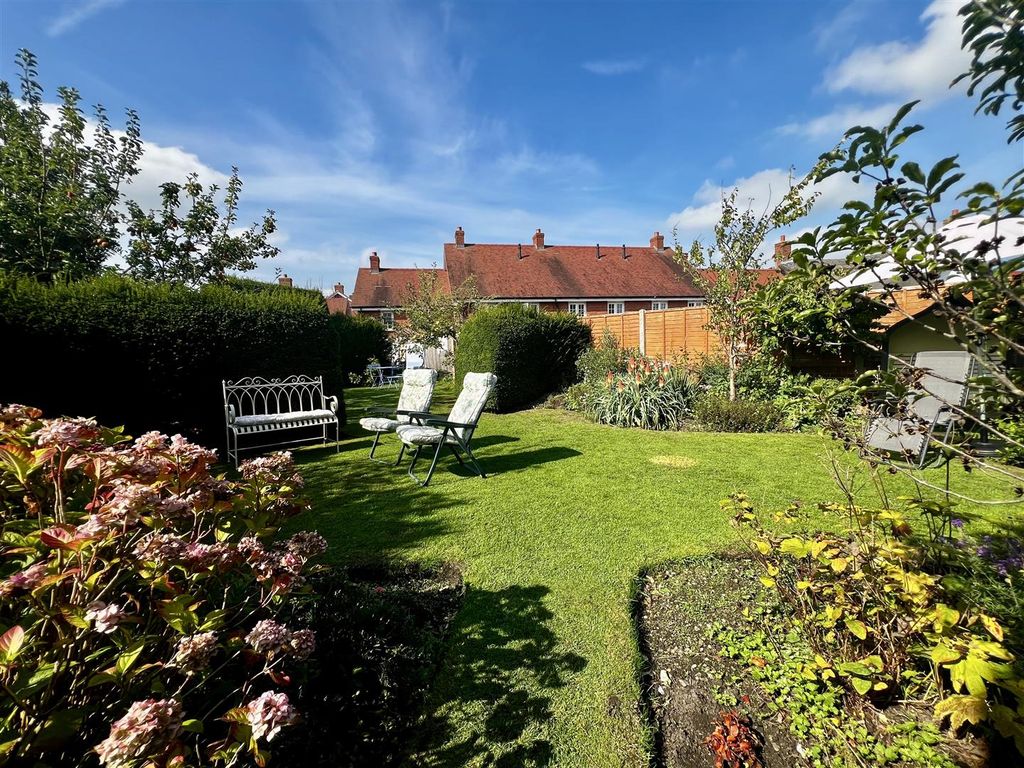 Property photo 2 of 13 Garden