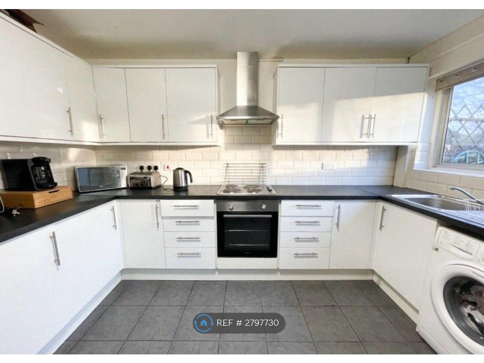 Property photo 2 of 7 Kitchen