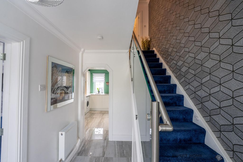 Property photo 2 of 38 Hallway