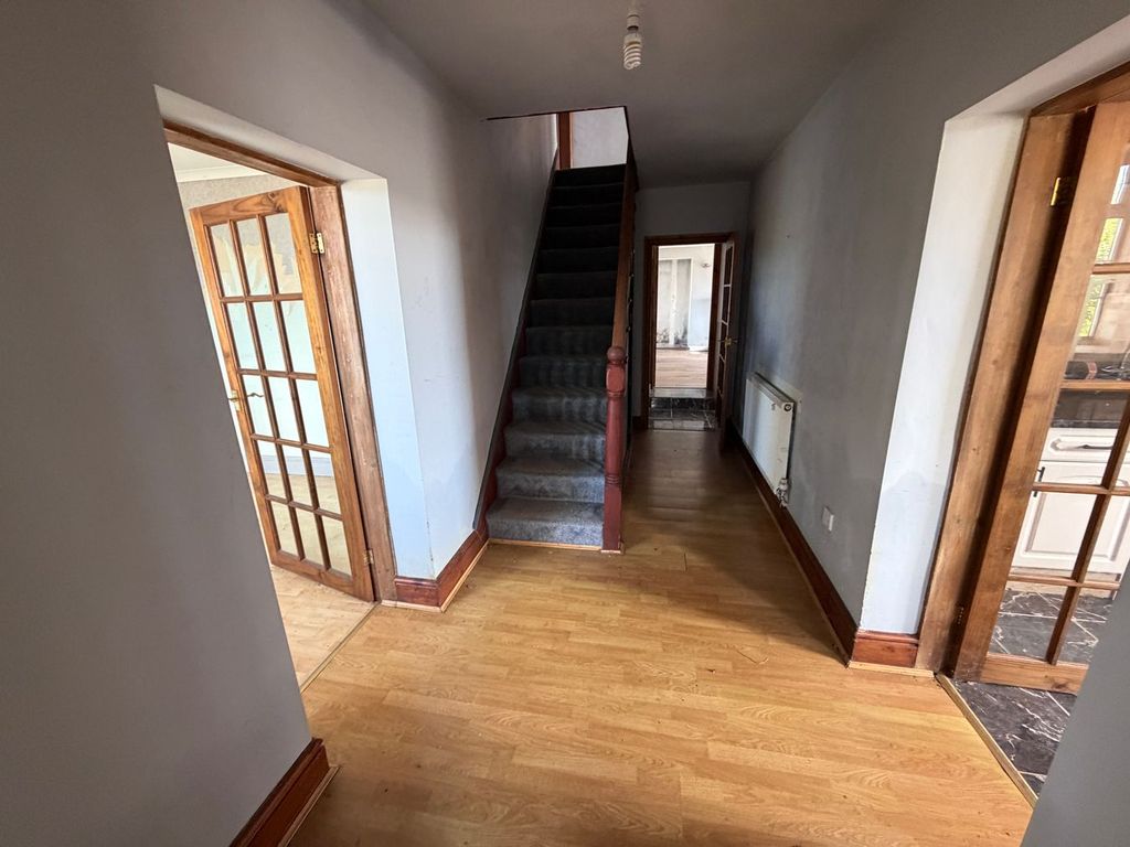 Property photo 3 of 27
