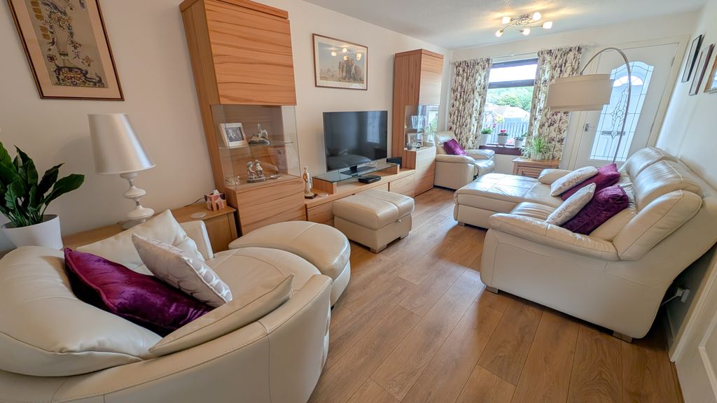 Property photo 2 of 12 Lounge