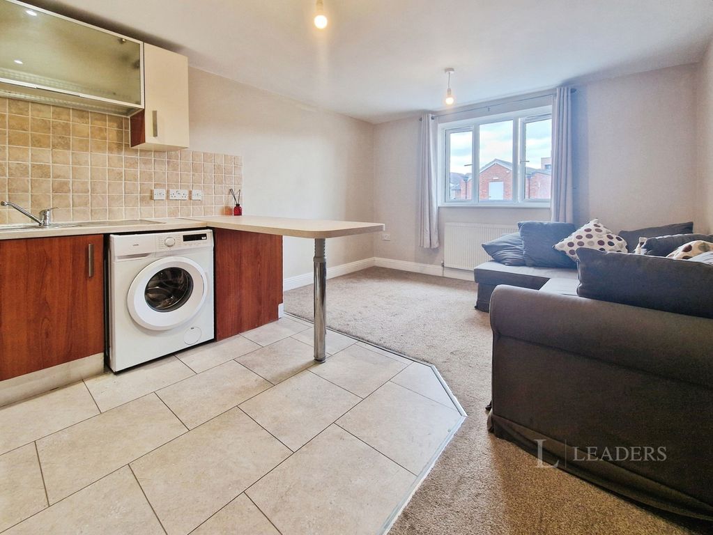 Property photo 3 of 8 Lounge/Kitchen