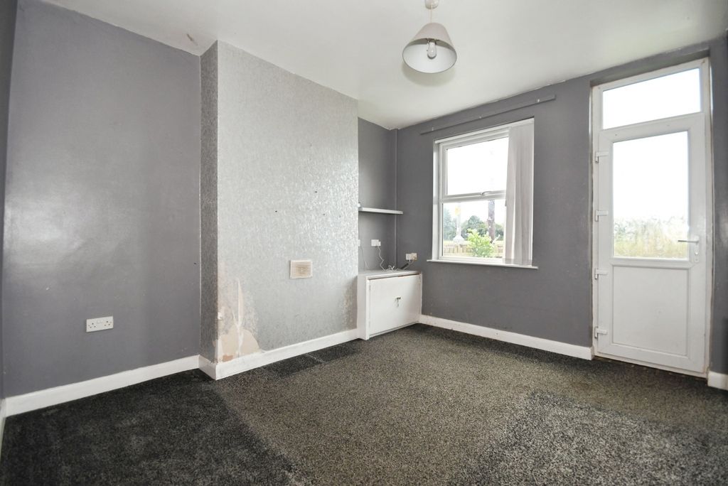 Property photo 3 of 16 Photo