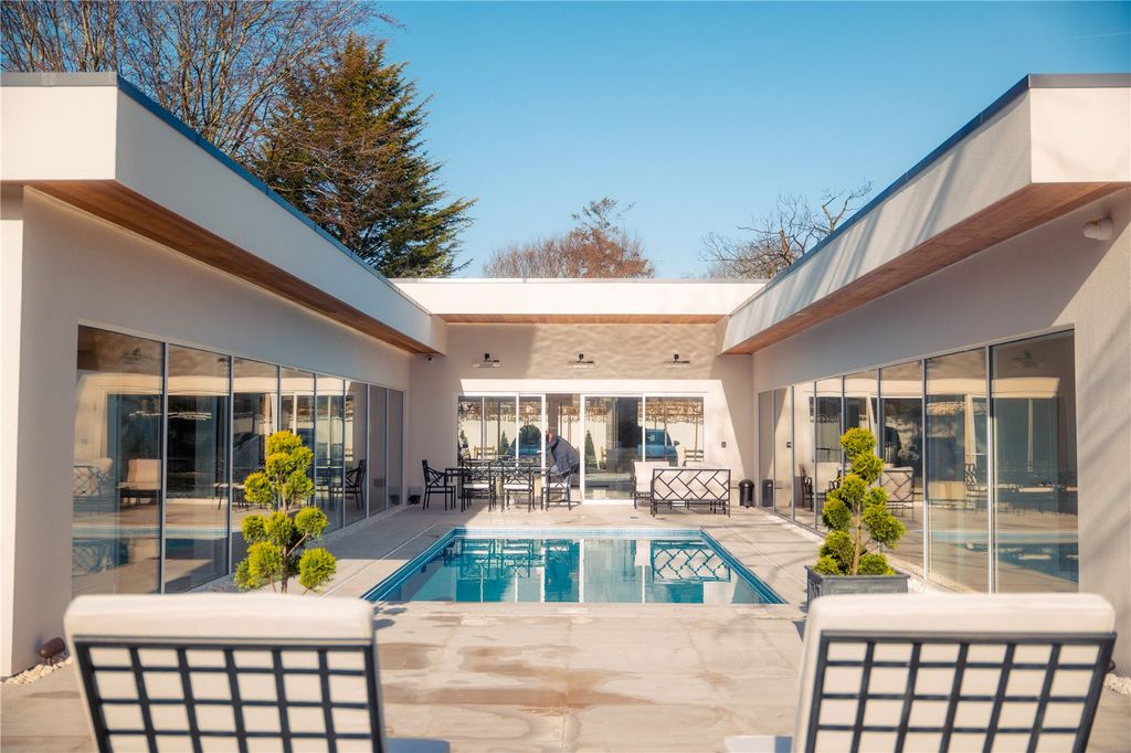 Property photo 2 of 28 Swimming Pool