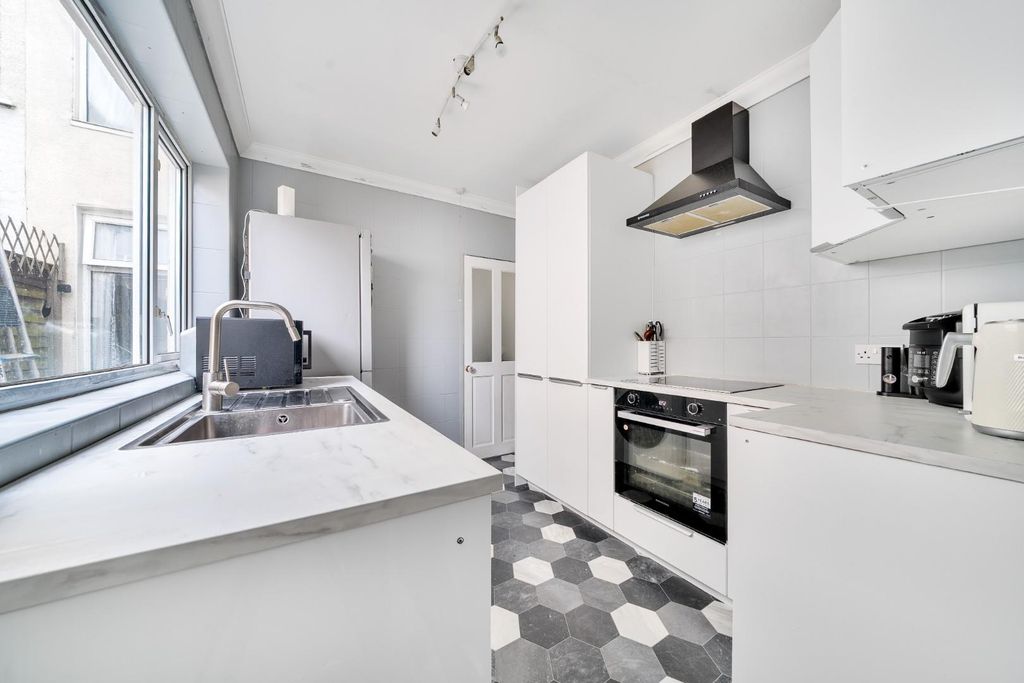 Property photo 2 of 13 1-69660A1F21803-1380295-1-6965292Fd2322-1.Jpg