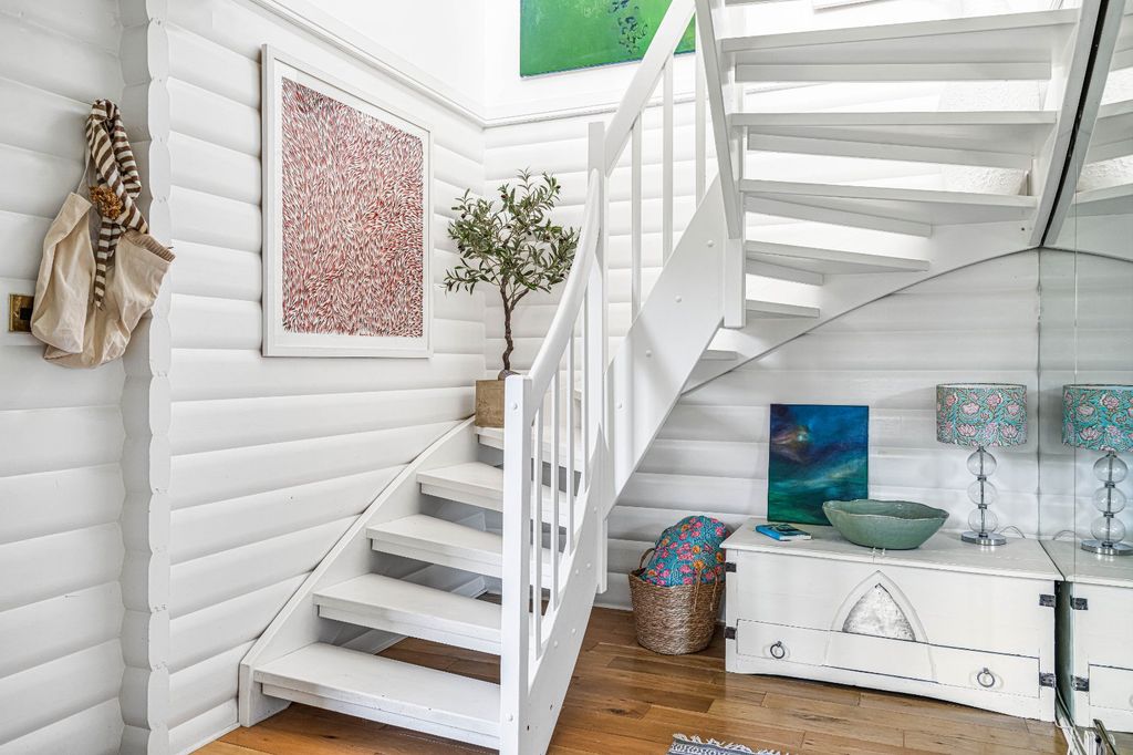 Property photo 3 of 18 Staircase
