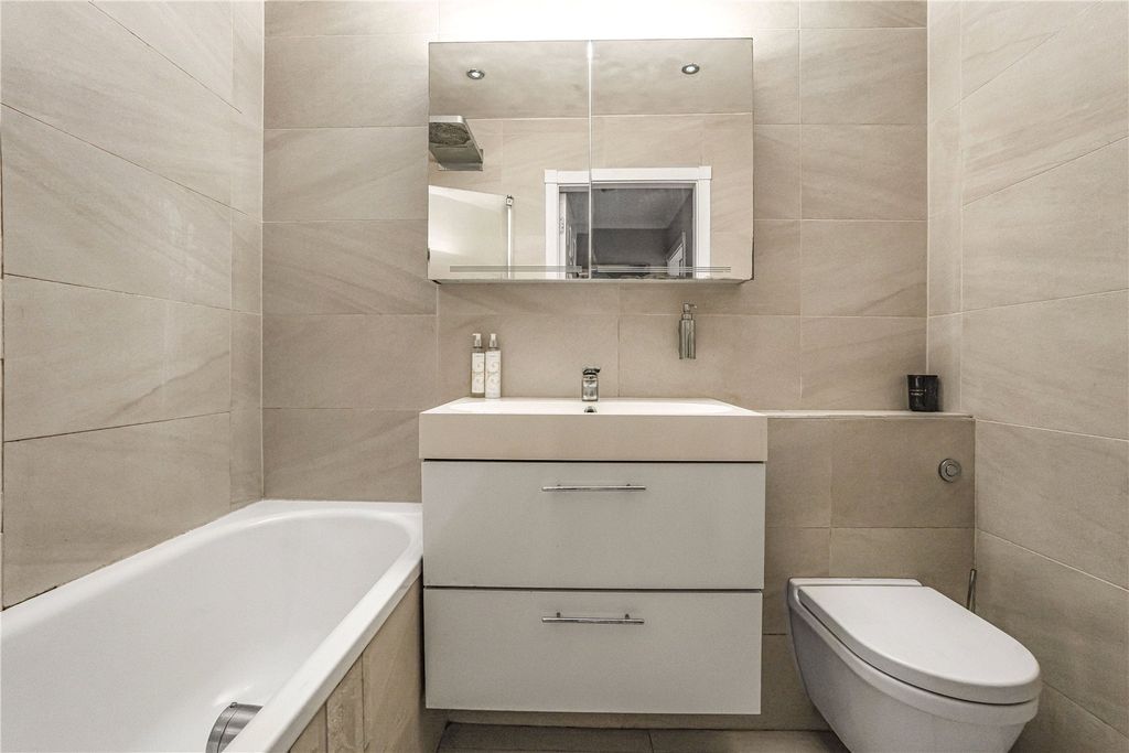 Property photo 2 of 6 Bathroom