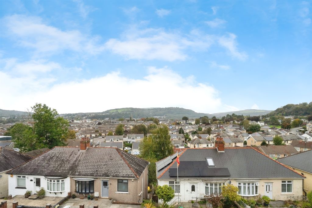 Property photo 2 of 25