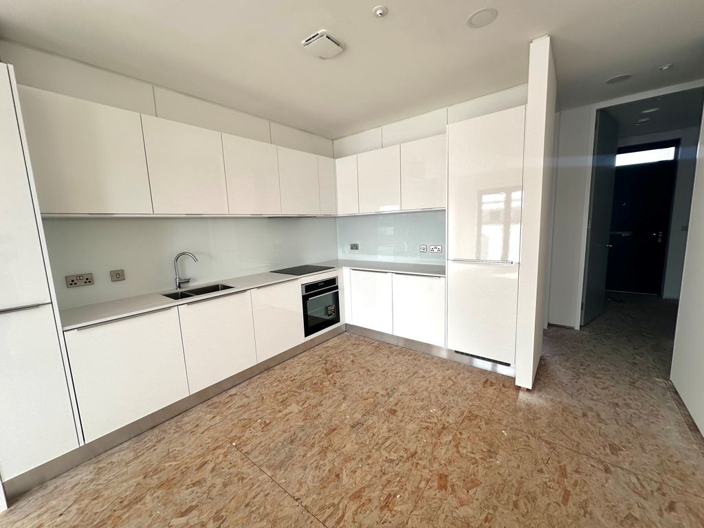 Property photo 3 of 19 Kitchen
