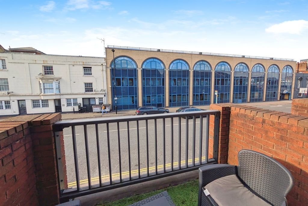 Property photo 2 of 10 (Main)