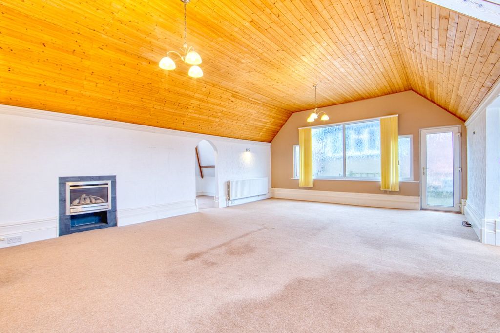 Property photo 2 of 12 Picture 2