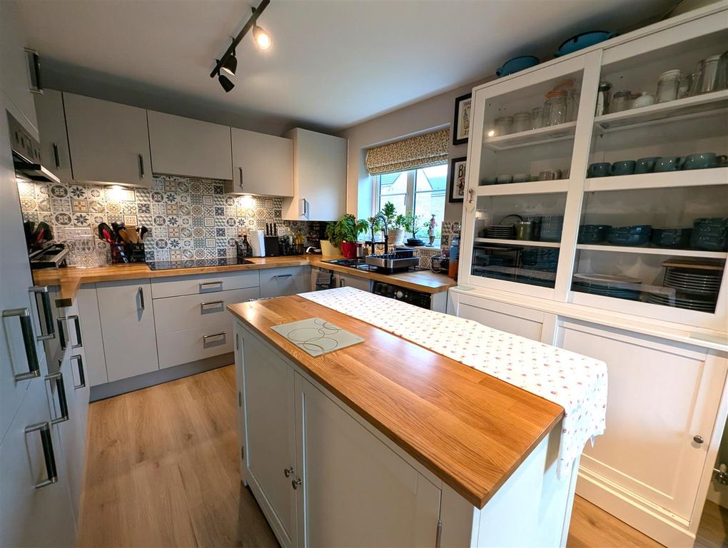 Property photo 3 of 13 Kitchen