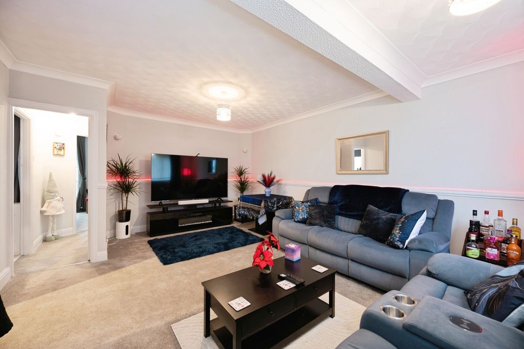 Property photo 2 of 17 Photo