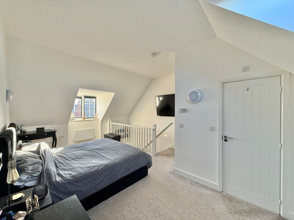 Property photo 2 of 20 Bedroom One