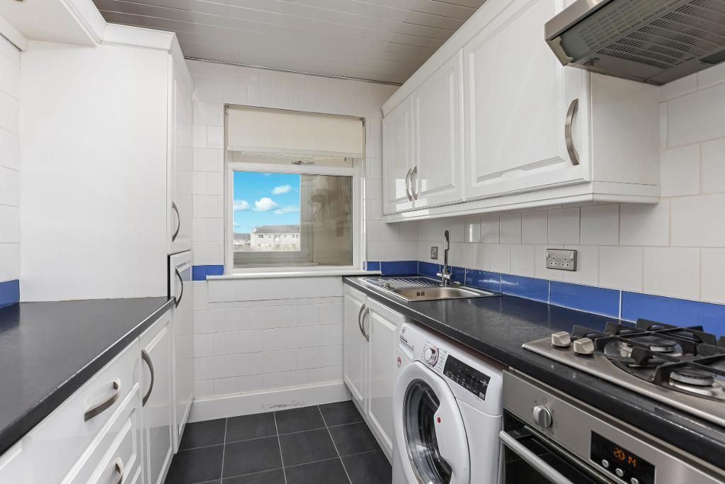 Property photo 3 of 17 Kitchen