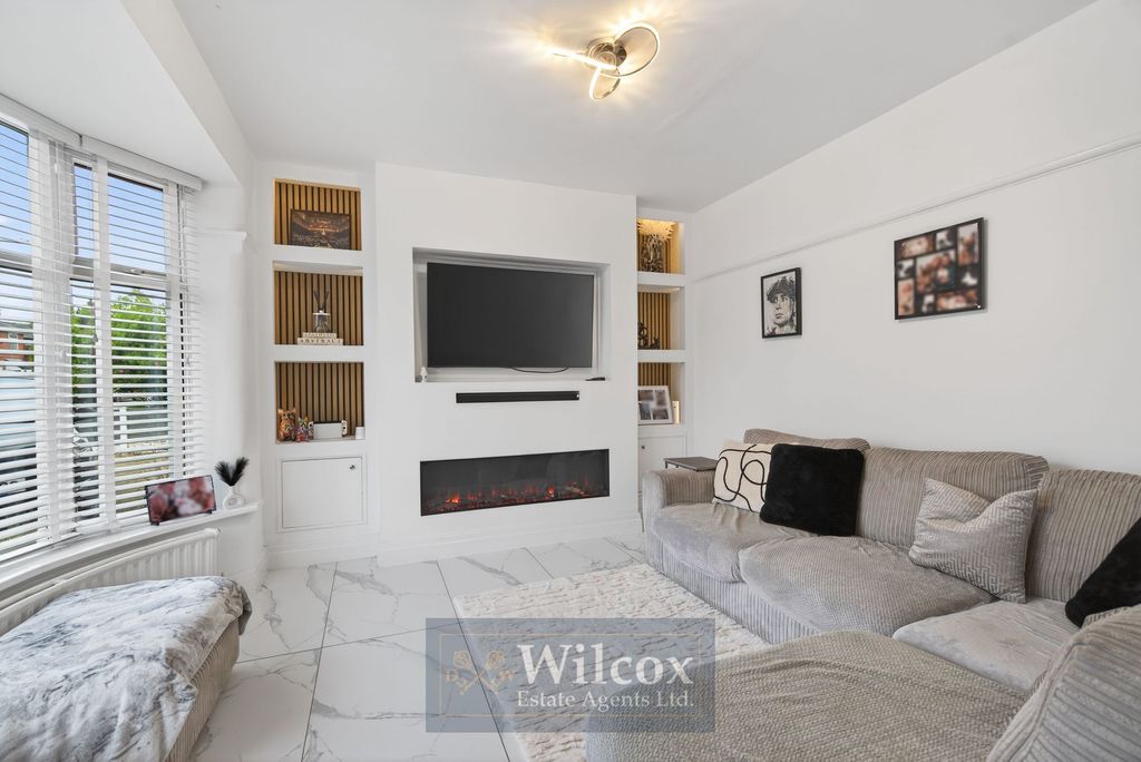 Property photo 2 of 25