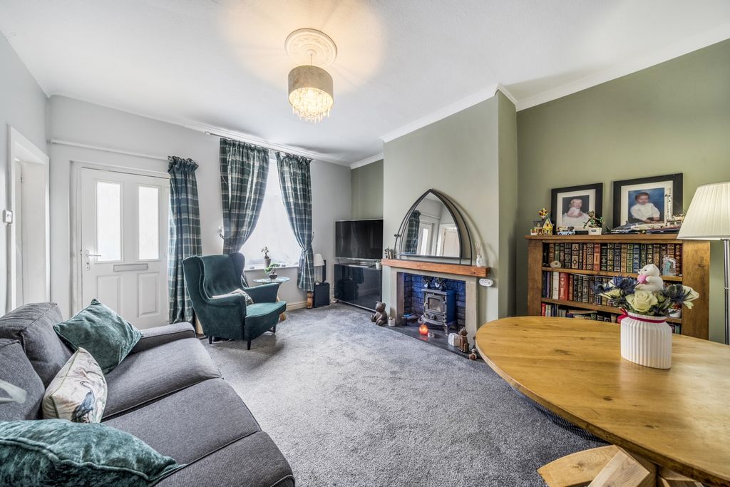 Property photo 3 of 10 1329569-12-68834Ea709E59