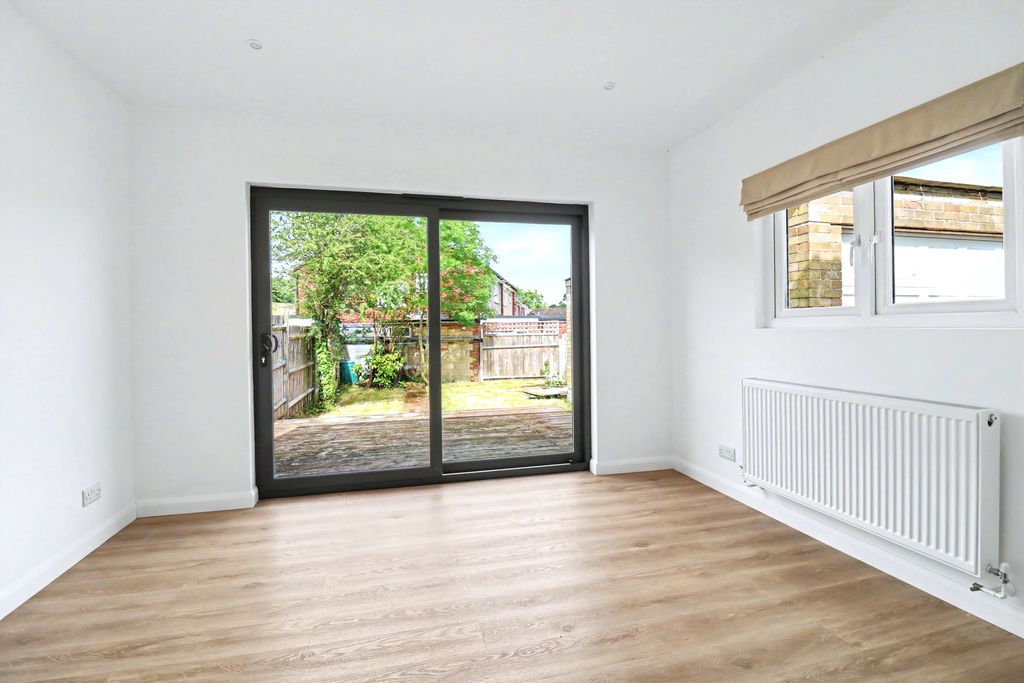 Property photo 3 of 17 8