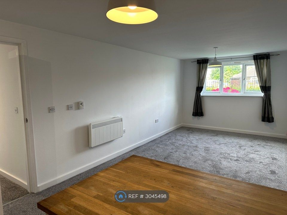 Property photo 3 of 10 Lounge And Table