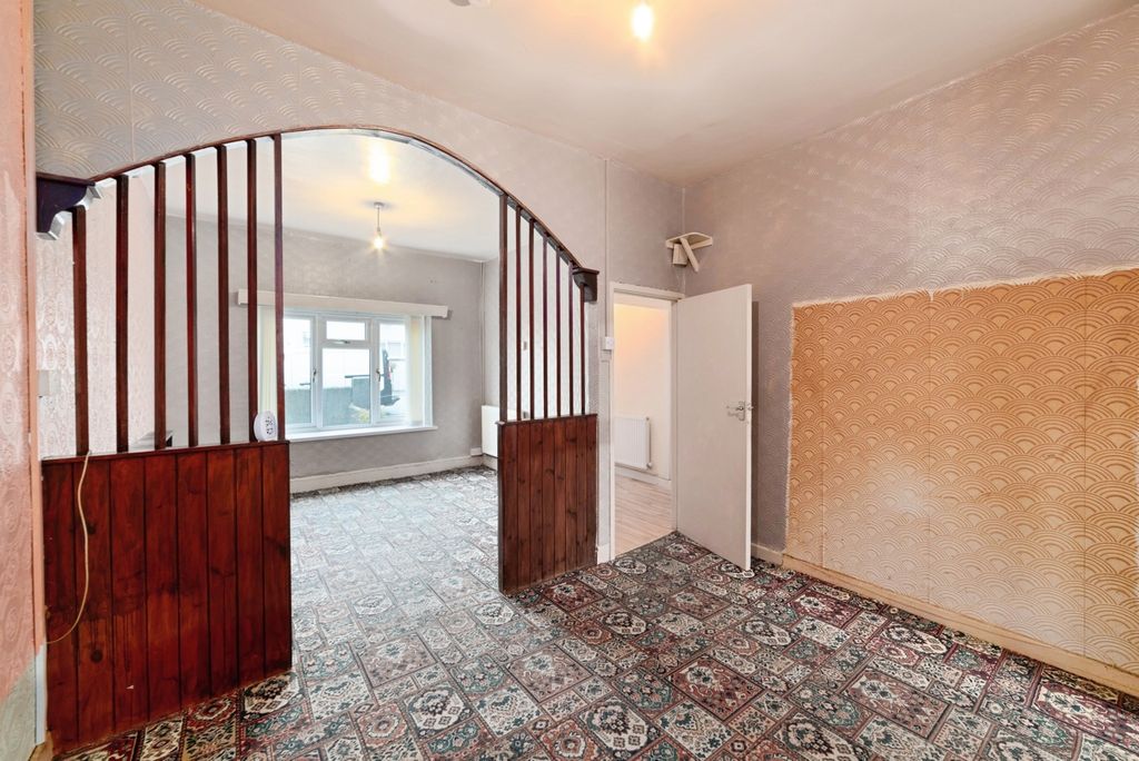 Property photo 3 of 28 Pbox-Img.Jpg