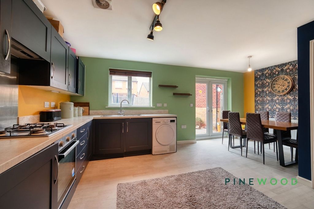 Property photo 3 of 22 Kitchen / Diner