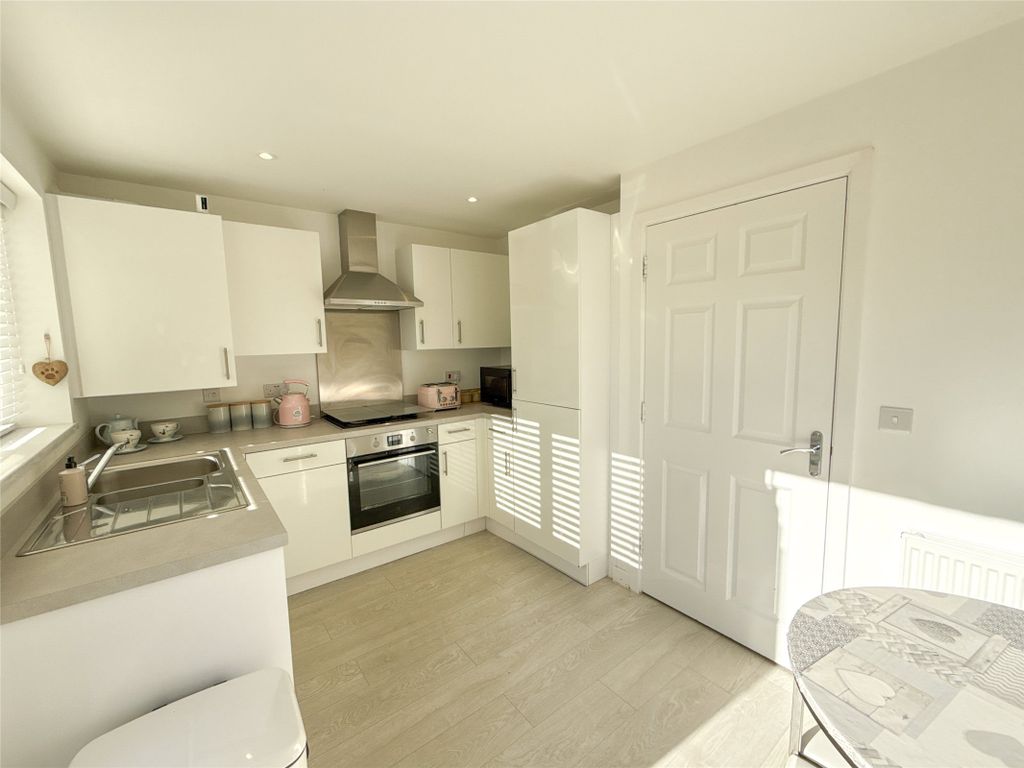 Property photo 2 of 22 Dining Kitchen