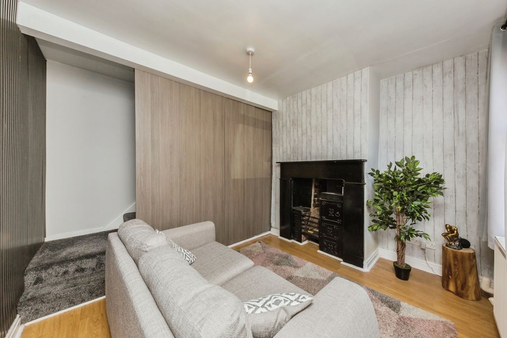 Property photo 2 of 17 Pbox-Img.Jpg