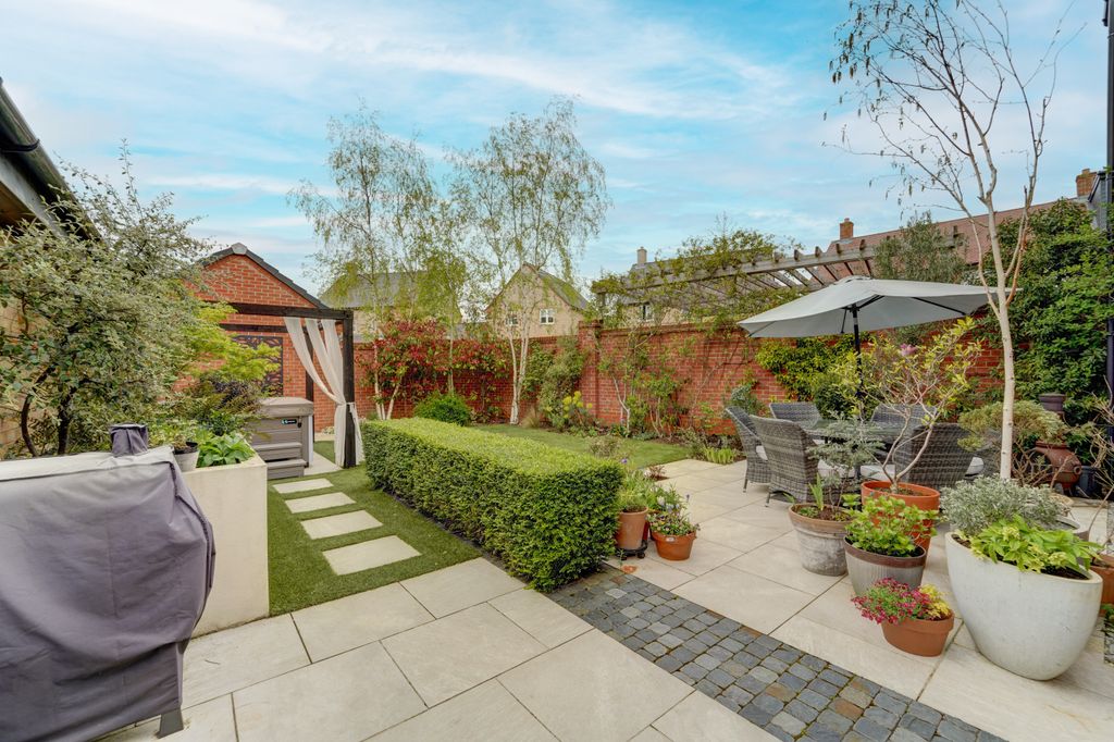 Property photo 3 of 27 Garden Shot 1