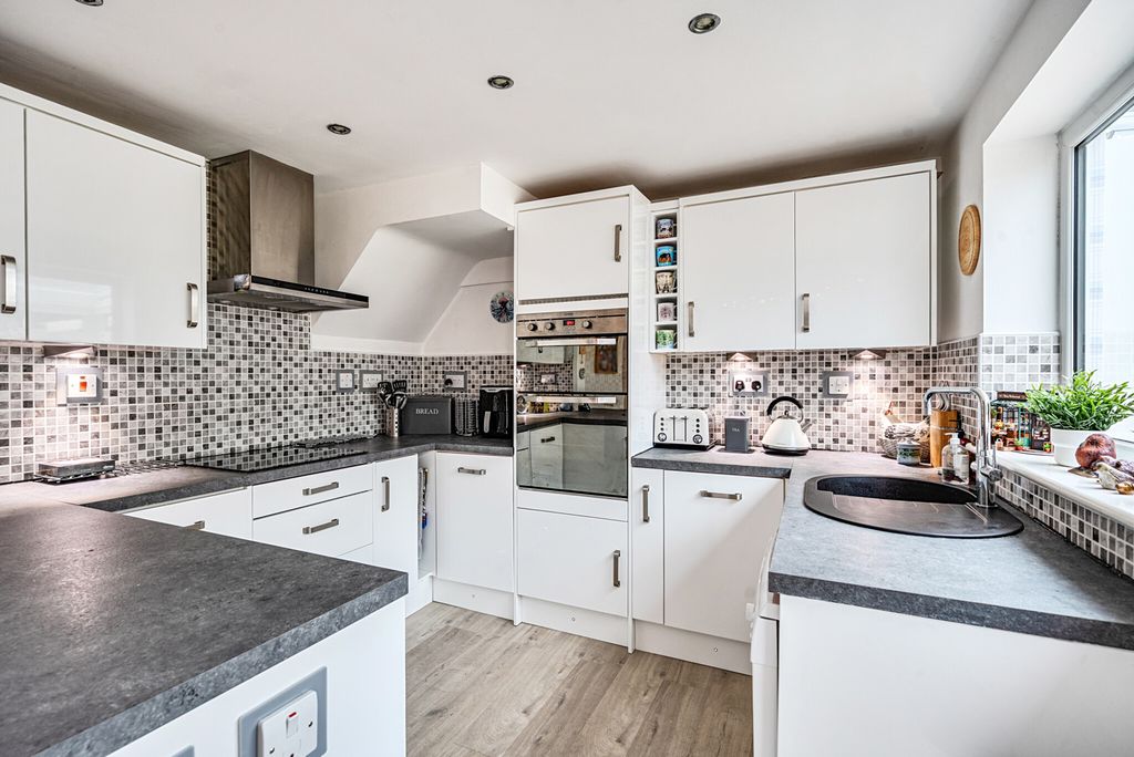 Property photo 3 of 28 1369313-22-68F24F...