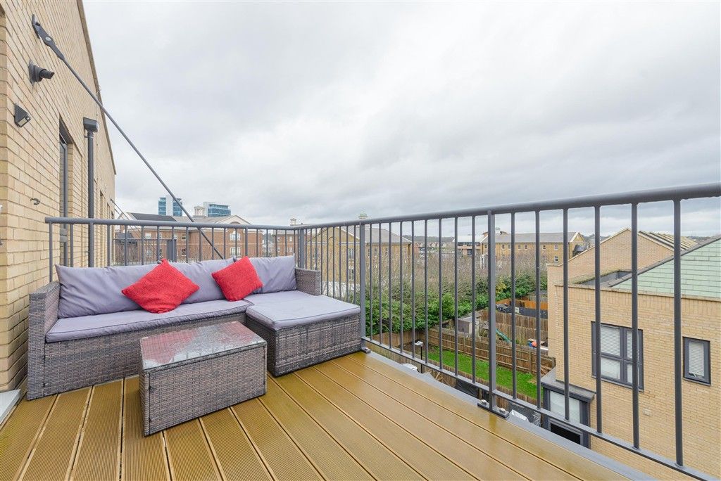 Property photo 1 of 8 Balcony