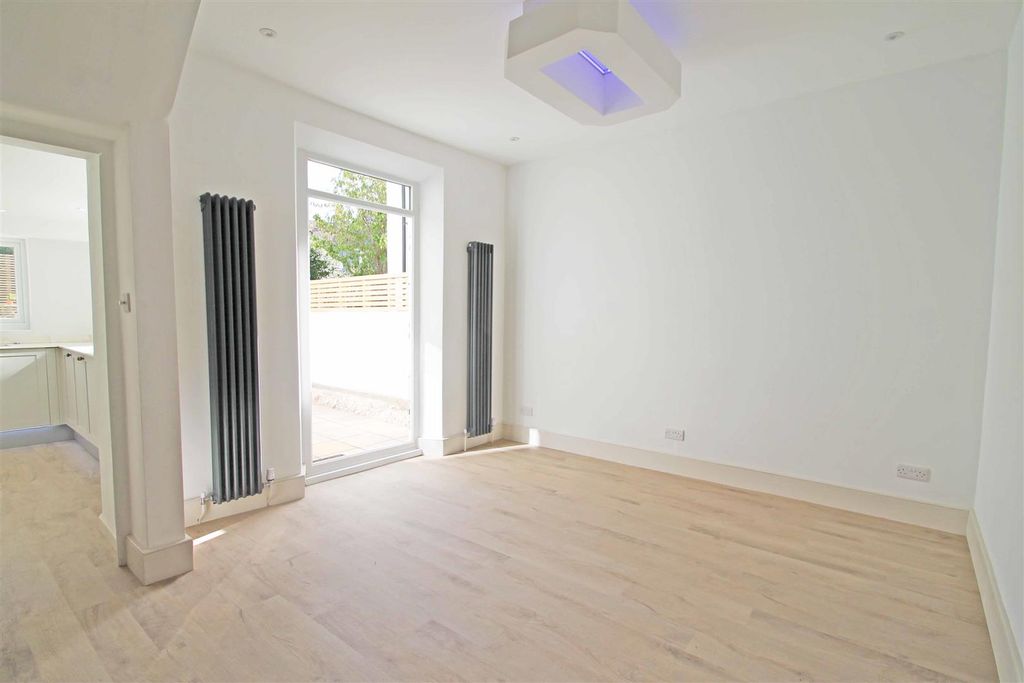 Property photo 3 of 16 Dining Room