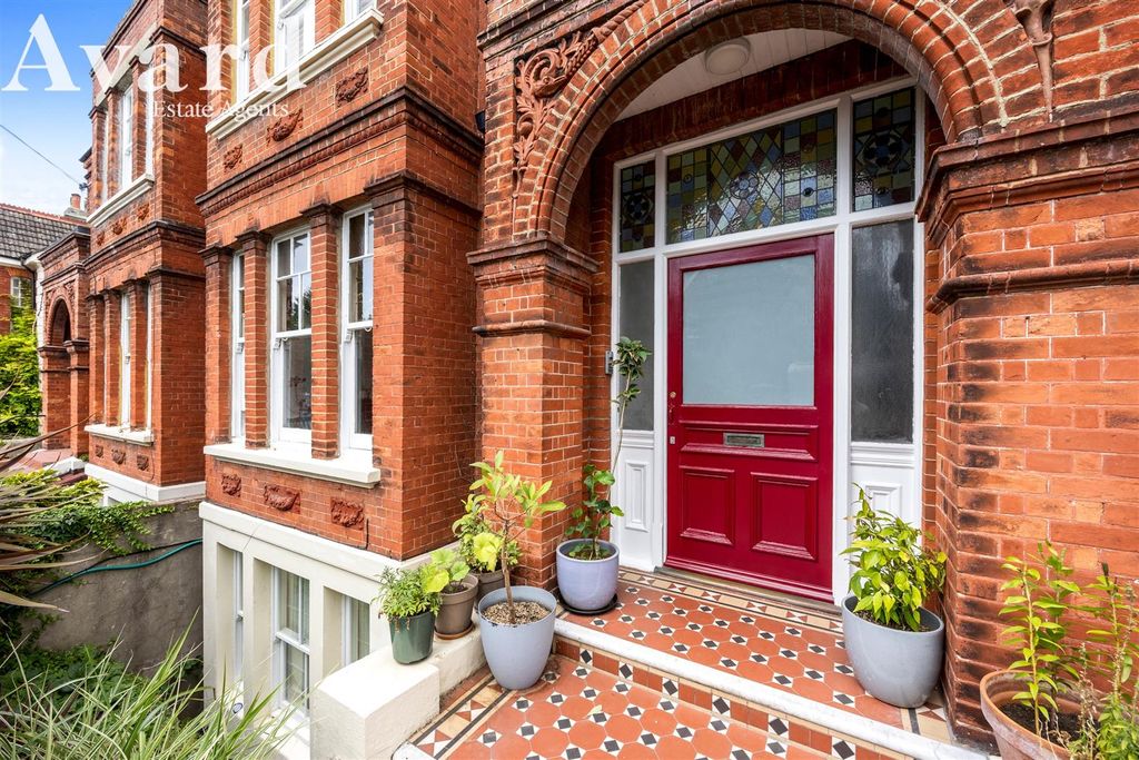 Property photo 2 of 21 Florence Road_11_Flat 1-021.Jpg