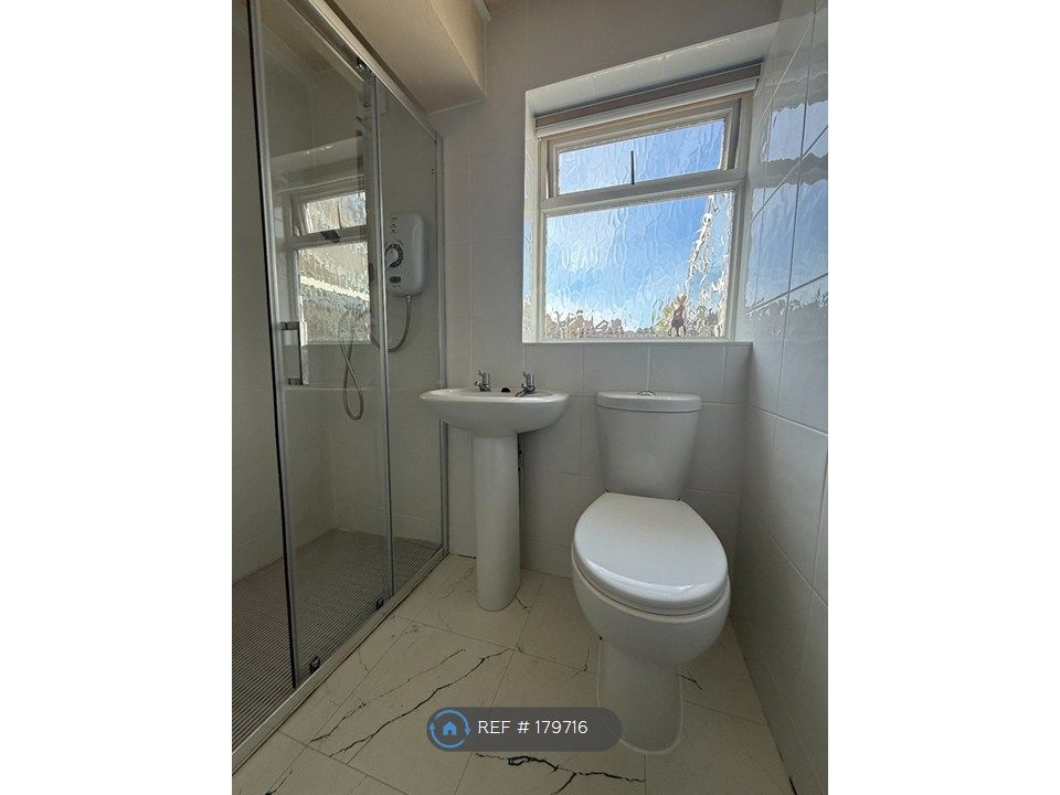 Property photo 3 of 12 Bathroom