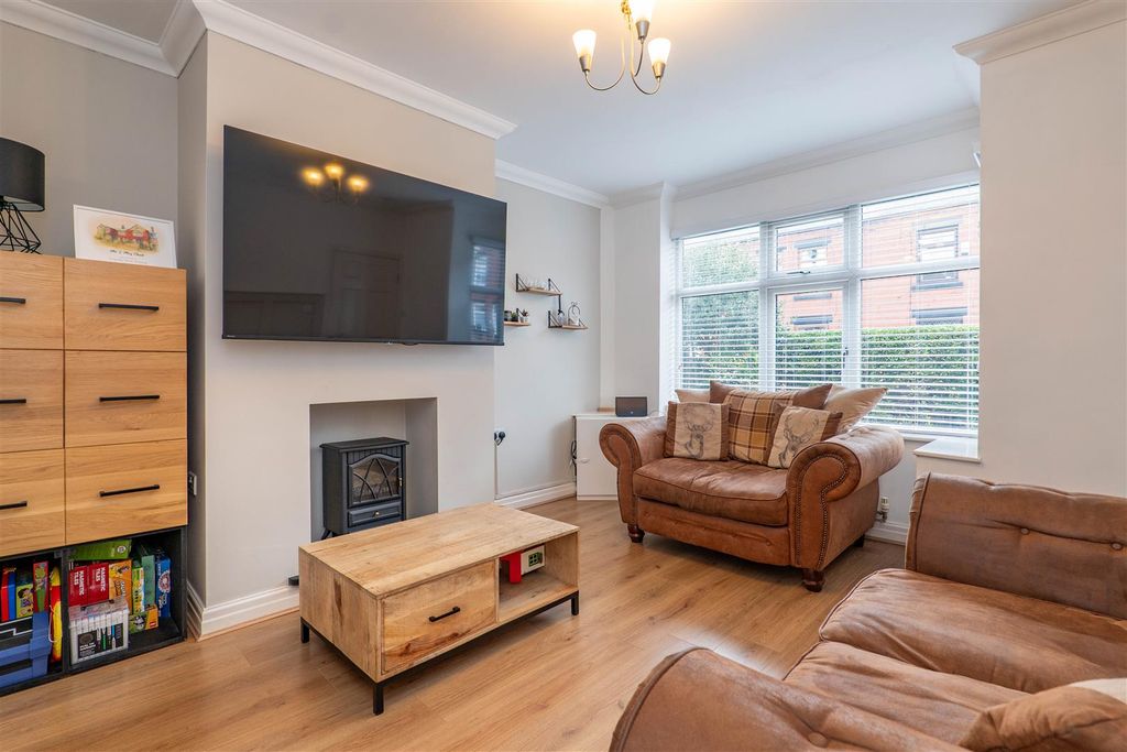 Property photo 2 of 19 Lounge