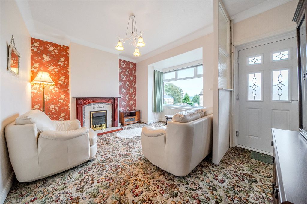 Property photo 2 of 18 Lounge