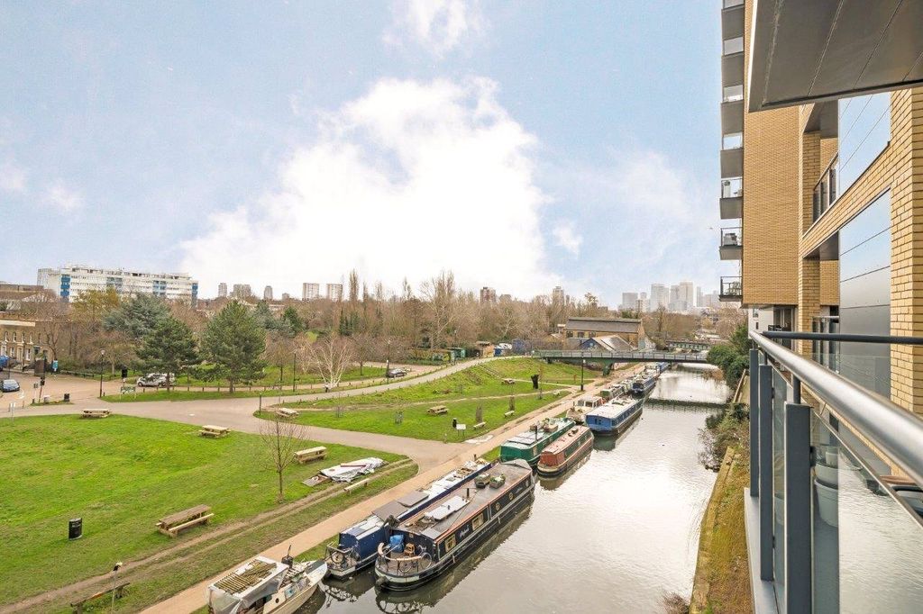 Property photo 2 of 16 Balcony