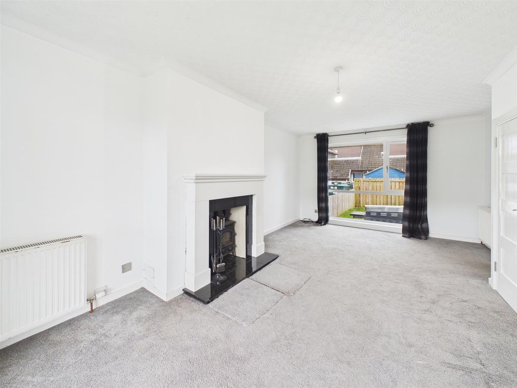 Property photo 2 of 17 Lounge/Dining Room