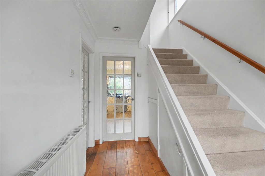 Property photo 2 of 20 Entrance Hall_2.Jpeg
