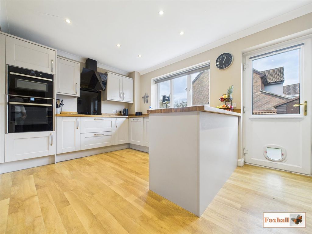 Property photo 2 of 22 Kitchen