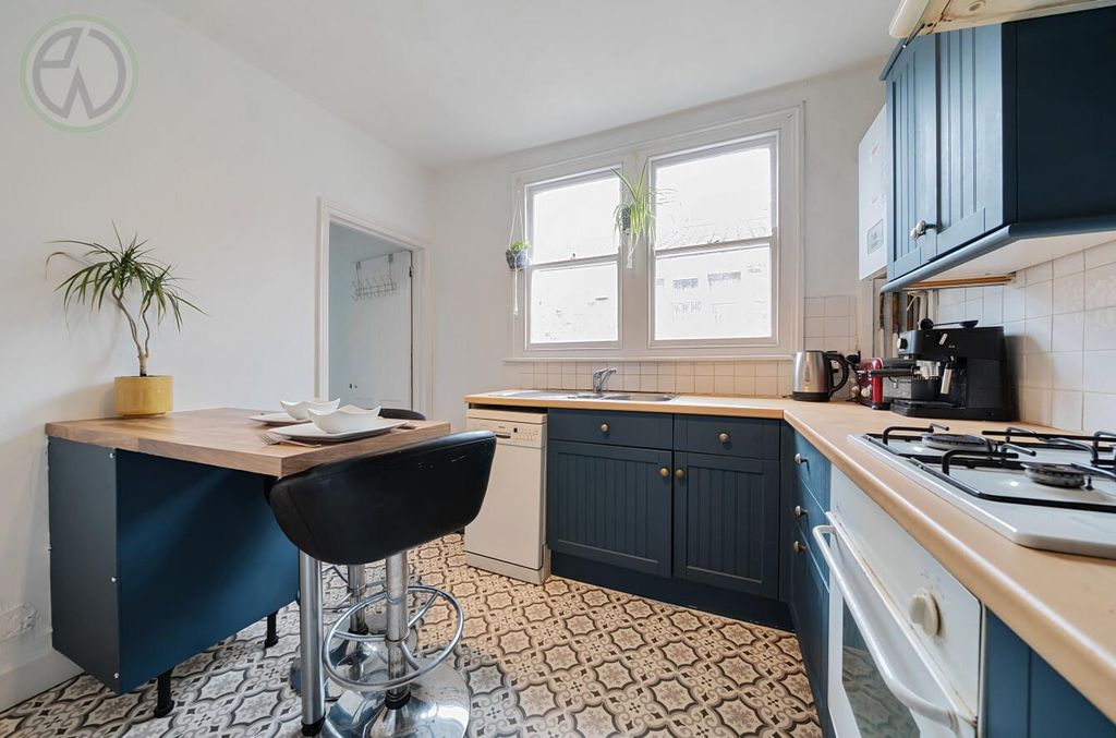 Property photo 3 of 11 4797B741-8E2d-43d3-946d-34B1Ad380A96.Jpg