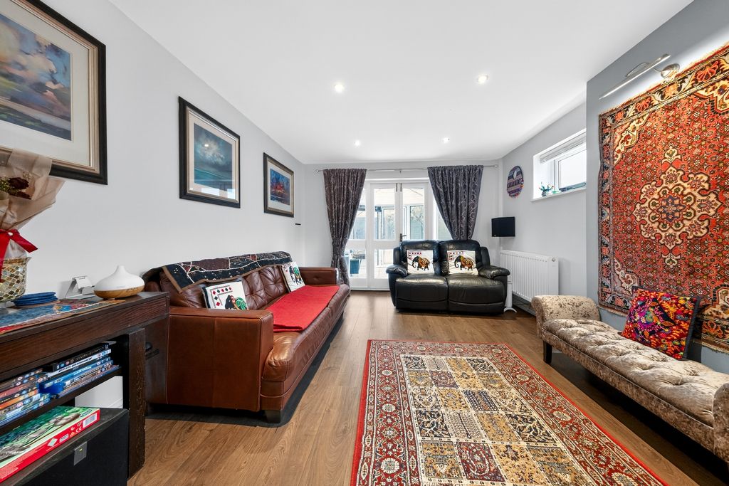 Property photo 3 of 19