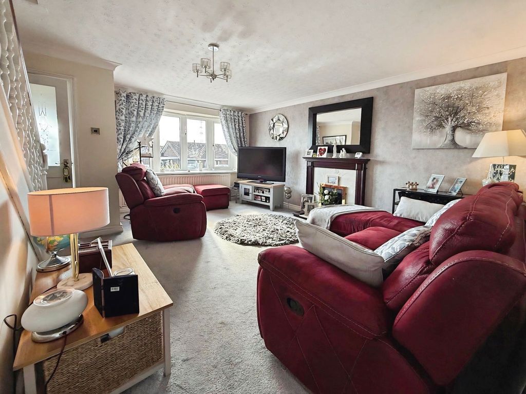 Property photo 2 of 14 Lounge