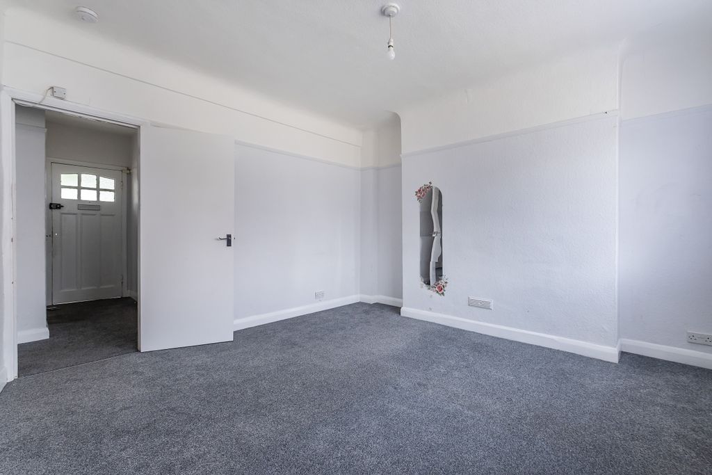 Property photo 2 of 13 Cameford-Court-03