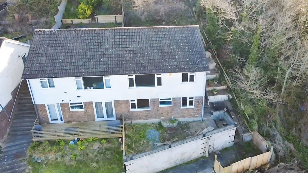 Property photo 1 of 35 Front Garden