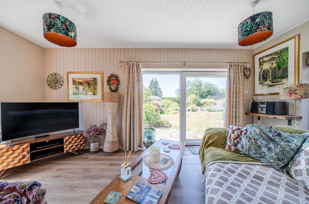 Property photo 2 of 16 1492927-2-6A5E189...