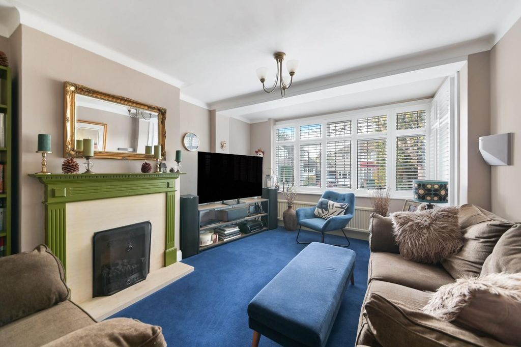 Property photo 3 of 14 Commonfield Road (8).Jpg